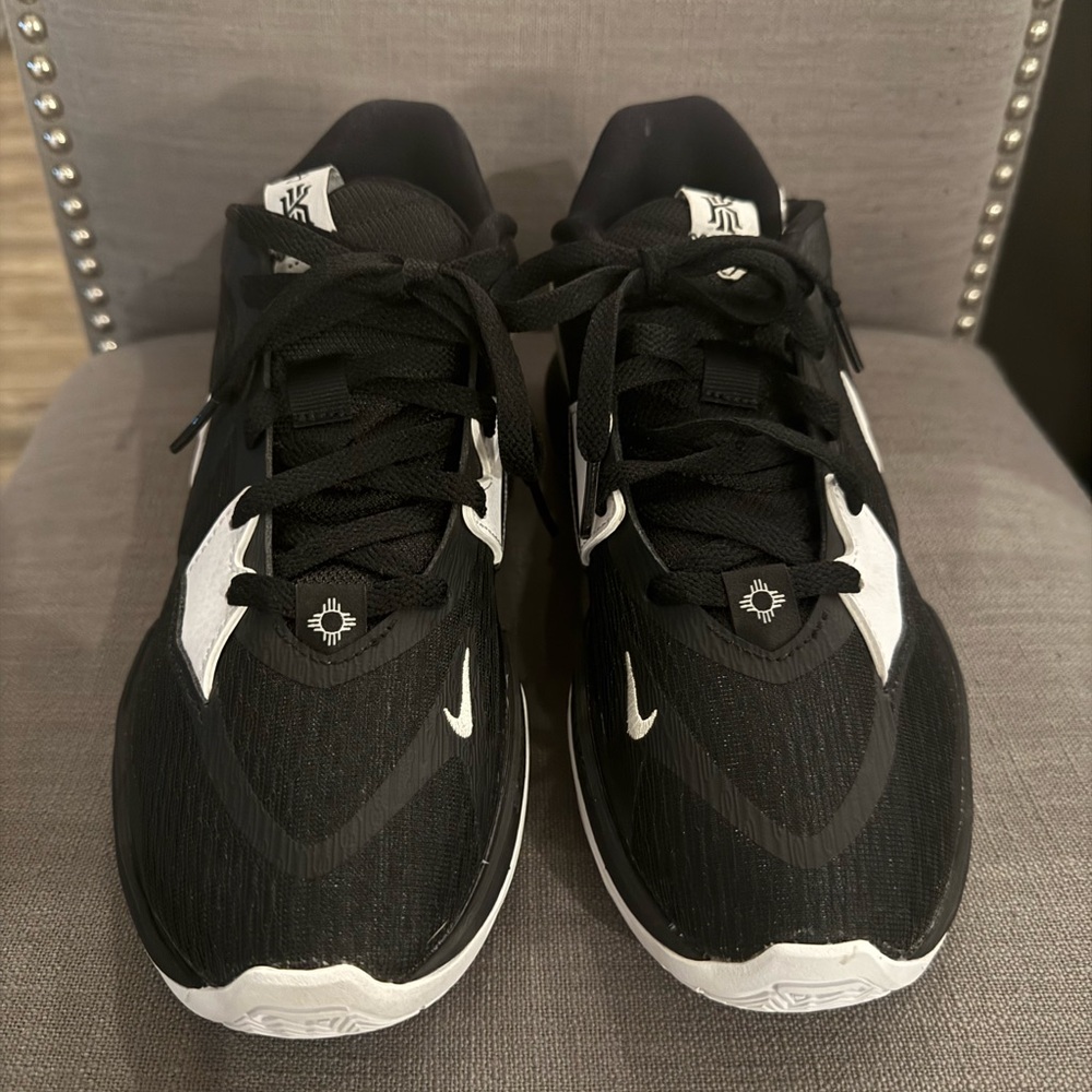 Nike Men's Black and White Athletic Shoes